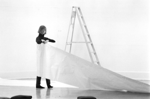 Glenn Lewis performing at Chromatic Steps